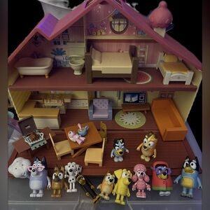 Disney Bluey house Bundle w/ lots of extras RARE grandma nana figure